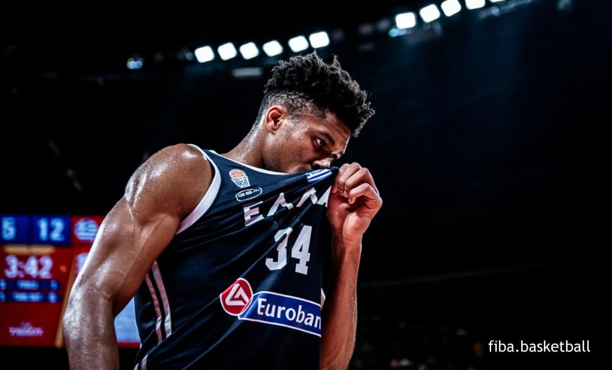 https://www.basketsession.com/statics/uploads/2019/09/Giannis-Antetokounmpo-Grèce-vs-République-Tchèque-FIBA-World-Cup.jpg