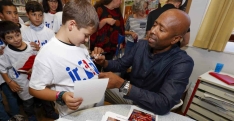 La ville de Paris et la NBA font découvrir le métier de journaliste à 20 enfants de primaire