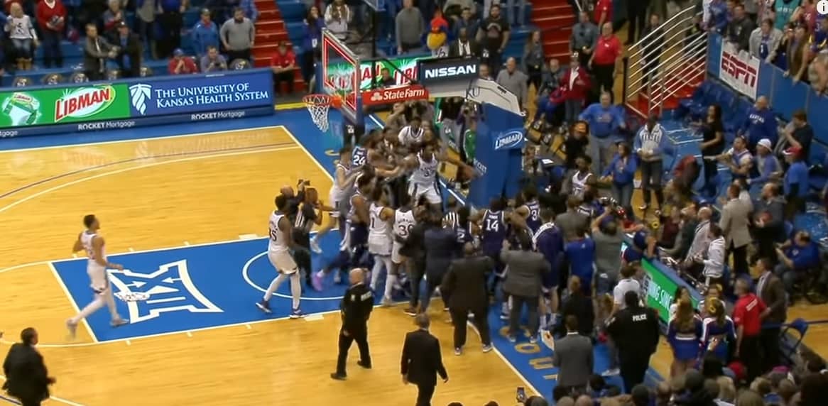 Une bagarre générale éclate à la fin de Kansas – Kansas State !