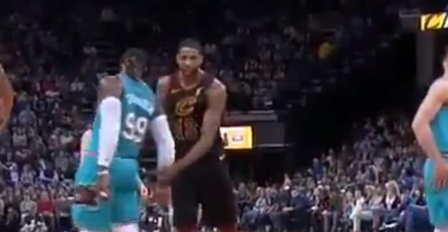 Tristan Thompson expulsé pour… une tape aux fesses