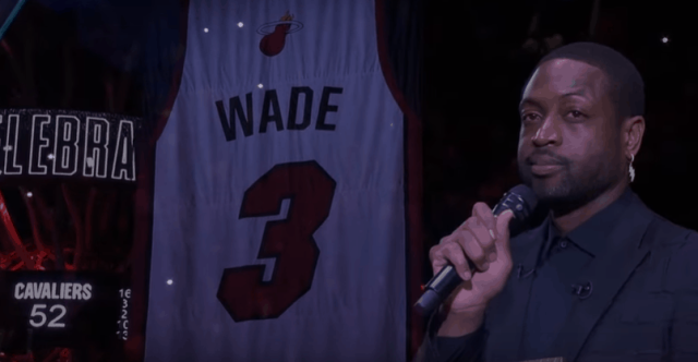 Superbe cérémonie en hommage à Dwyane Wade, son maillot retiré par le Heat