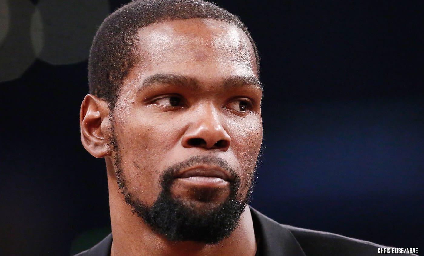 Coup double : Kevin Durant tacle Iguodala tout en félicitant Brandon Ingram