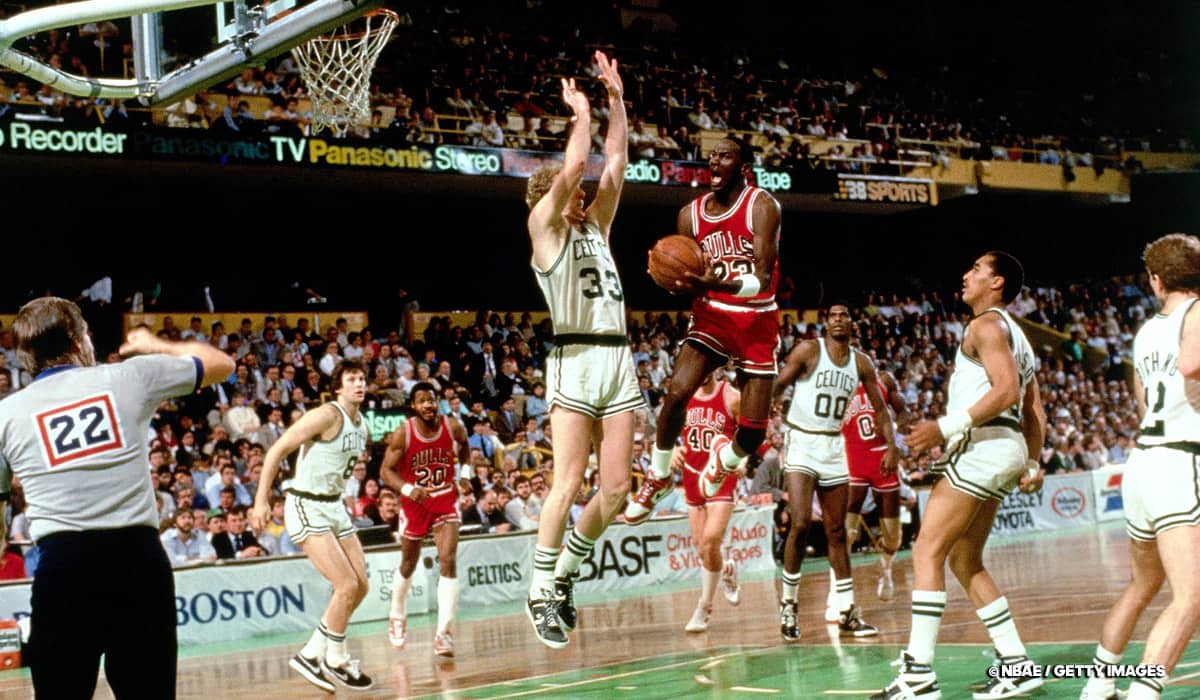 Michael Jordan VS Larry Bird