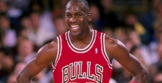 1986 : Michael Jordan enlève son attelle et fume son meilleur ami