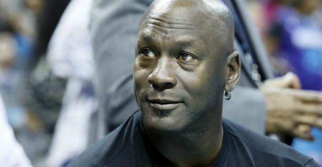 Michael Jordan : « Pour 300 dollars, je regarderais des singes b***** »