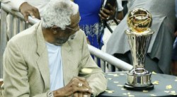 Bill Russell est mort, la NBA pleure une légende sans égale