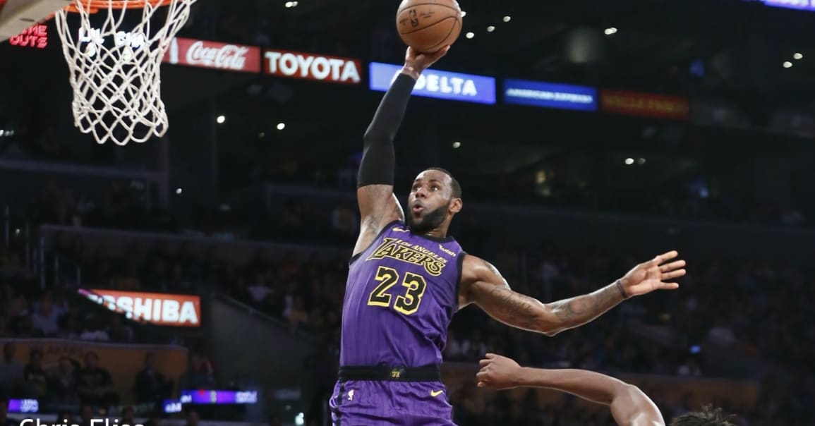 Un seul homme a déjà contré deux dunks de LeBron James
