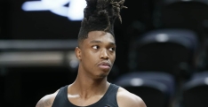 Lonnie Walker IV rebondit à Brooklyn