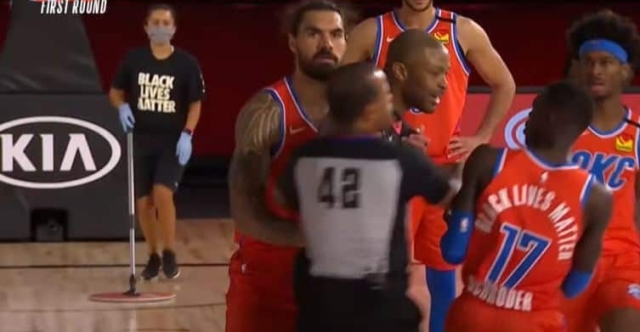 Un coup dans les parties, un coup de boule et deux éjections