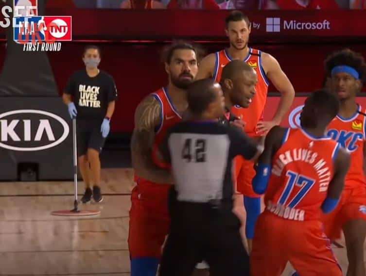 Un coup dans les parties, un coup de boule et deux éjections