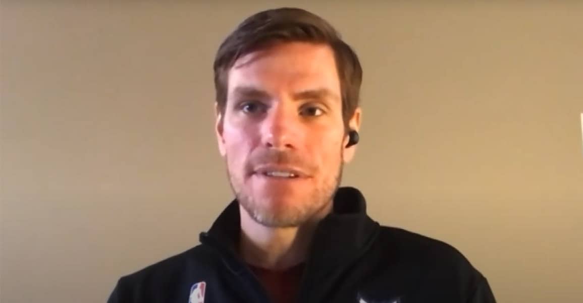 Un commentateur des Hornets suspendu après avoir twitté une injure raciste