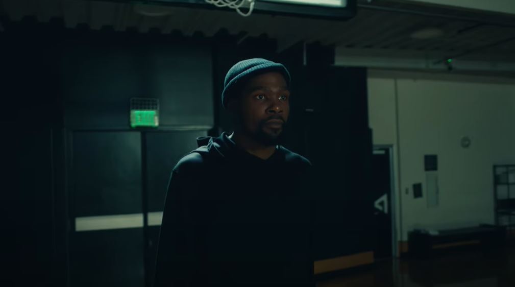 Kevin Durant rejoue au basket… dans le dernier clip de Drake