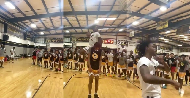 Ja Morant claque un dunk par-dessus un mec de 2,13m… tranquille !