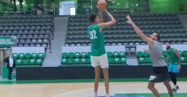 Le Français Victor Wembanyama, « le meilleur prospect du monde », épate en défiant Rudy Gobert