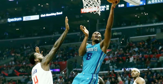 Les Hornets prolongent Biyombo pour tenir leur raquette