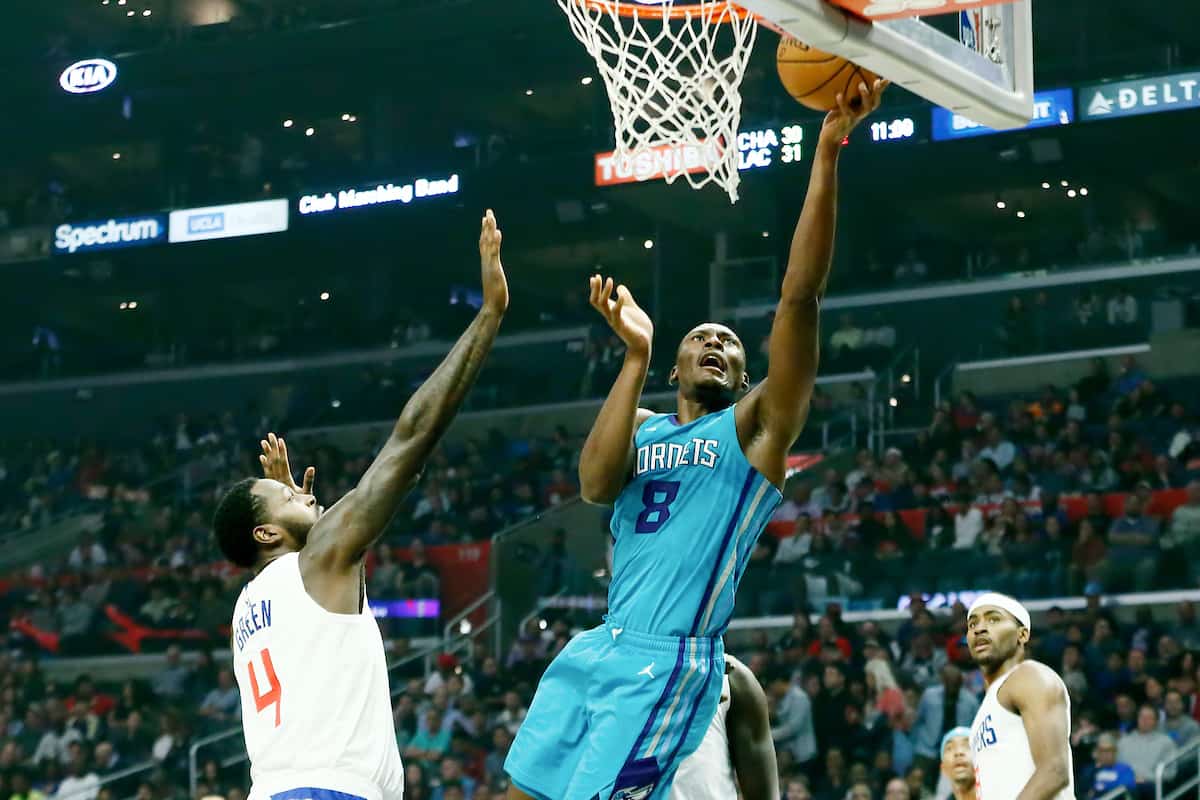 Les Hornets prolongent Biyombo pour tenir leur raquette