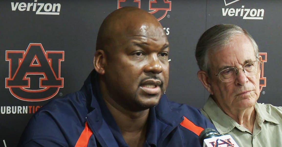 La fac d’Auburn s’autosanctionne et se retire de la course au titre NCAA