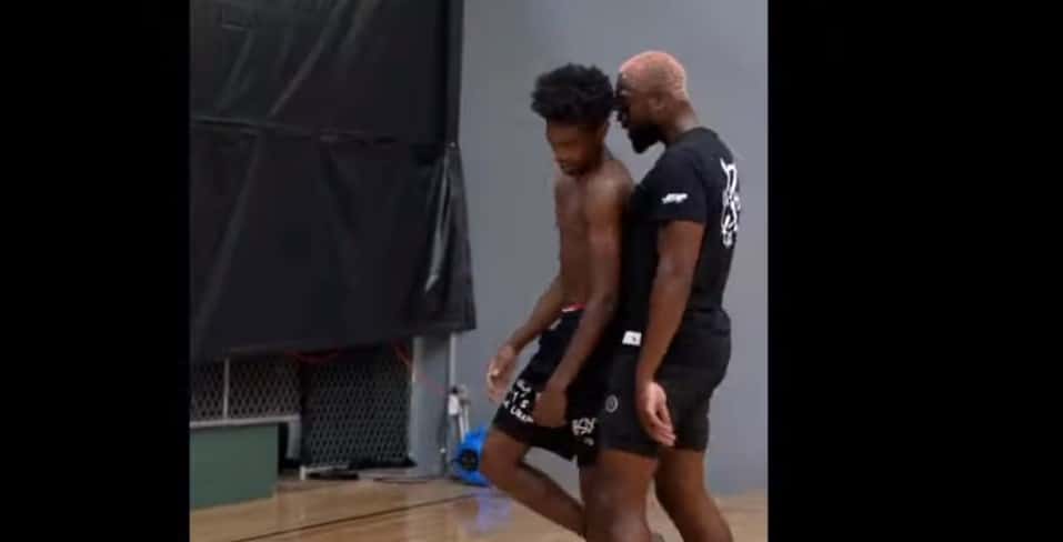 Dwyane Wade ne laisse rien passer à son fils dans un 1 vs 1 intense !