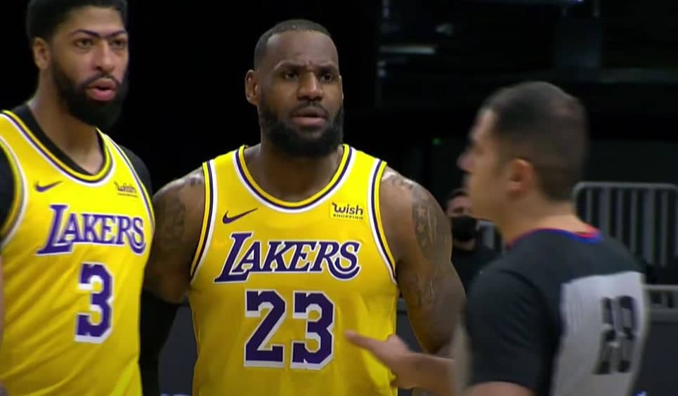 LeBron James s’embrouille avec des fans… qui se font ensuite éjecter !
