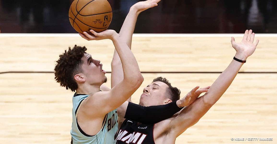 Altruisme, maladresse et fautes : retour sur la première de LaMelo Ball dans le cinq