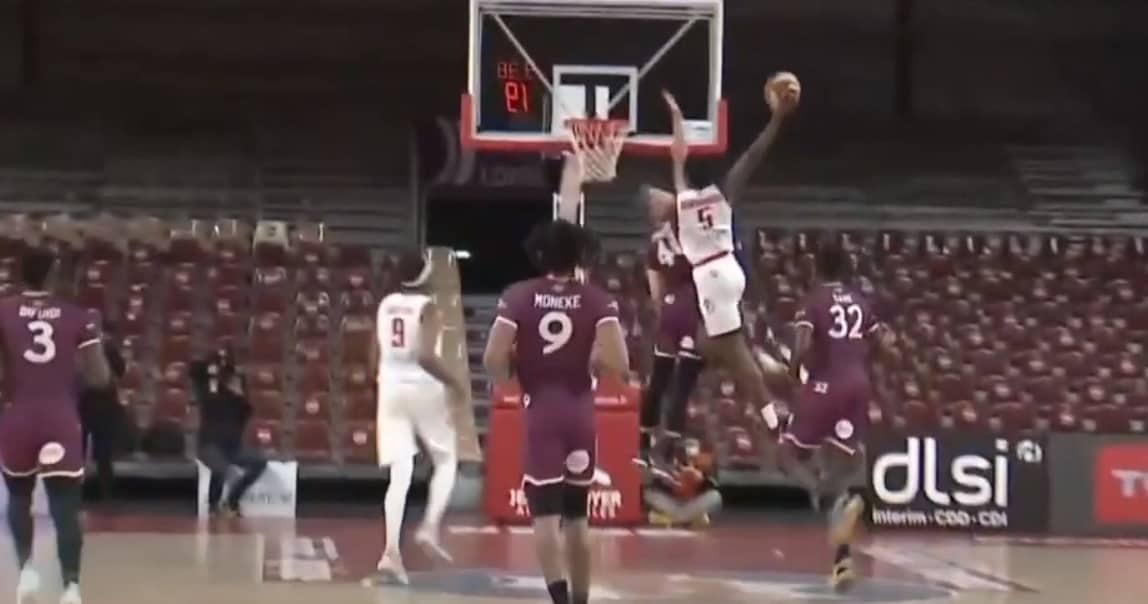 Un dunk monstrueux en Jeep Elite fait le tour du monde !