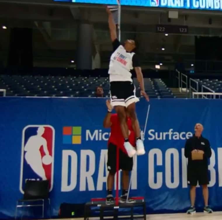 Keon Johnson explose un record de détente vieux de 20 ans au Draft Combine Keon Johnson explose un record de détente vieux de 20 ans au Draft Combine