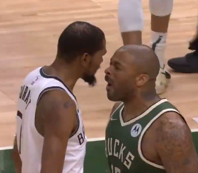 Kevin Durant et PJ Tucker, ça a chauffé en tête-à-tête !