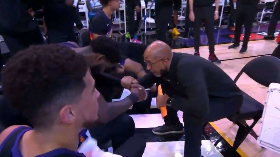Comment Monty Williams a réveillé la Force chez Deandre Ayton avec un simple speech