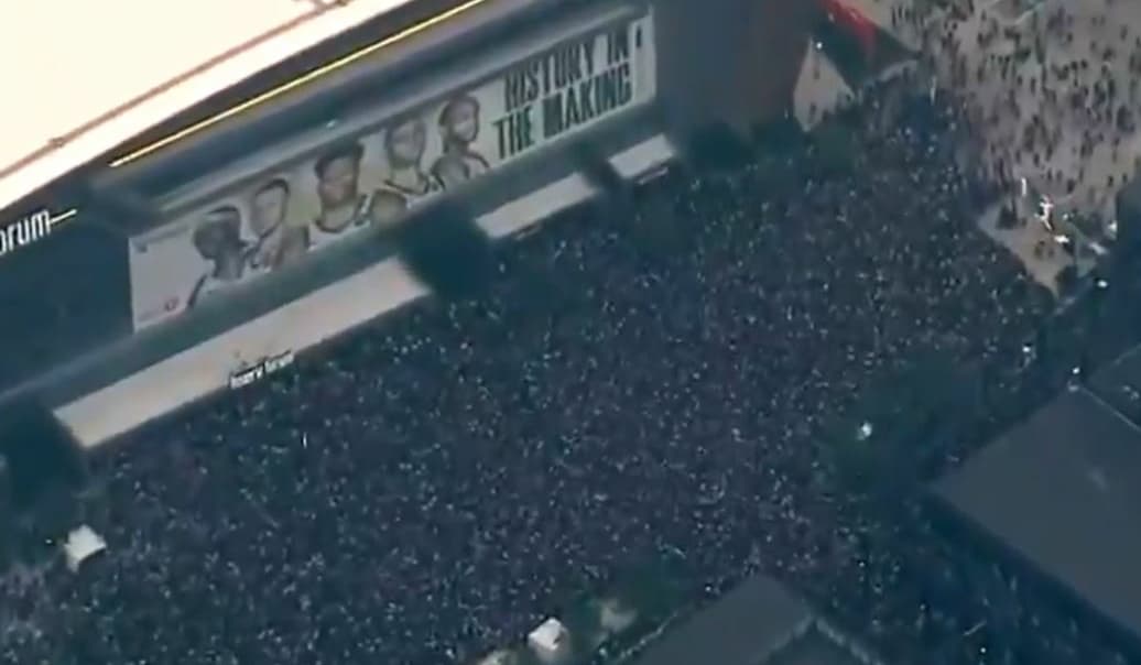 65 000 personnes pour célébrer le titre des Bucks devant la salle, quelle atmosphère dingue !