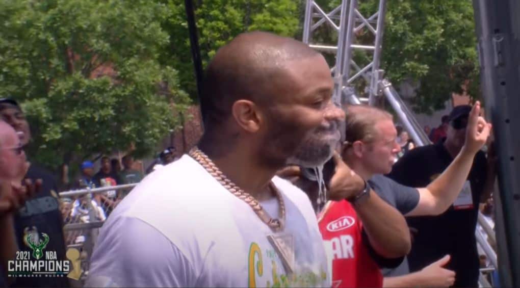 PJ Tucker complètement bourré, Giannis légendaire : les meilleurs moments de la parade des Bucks