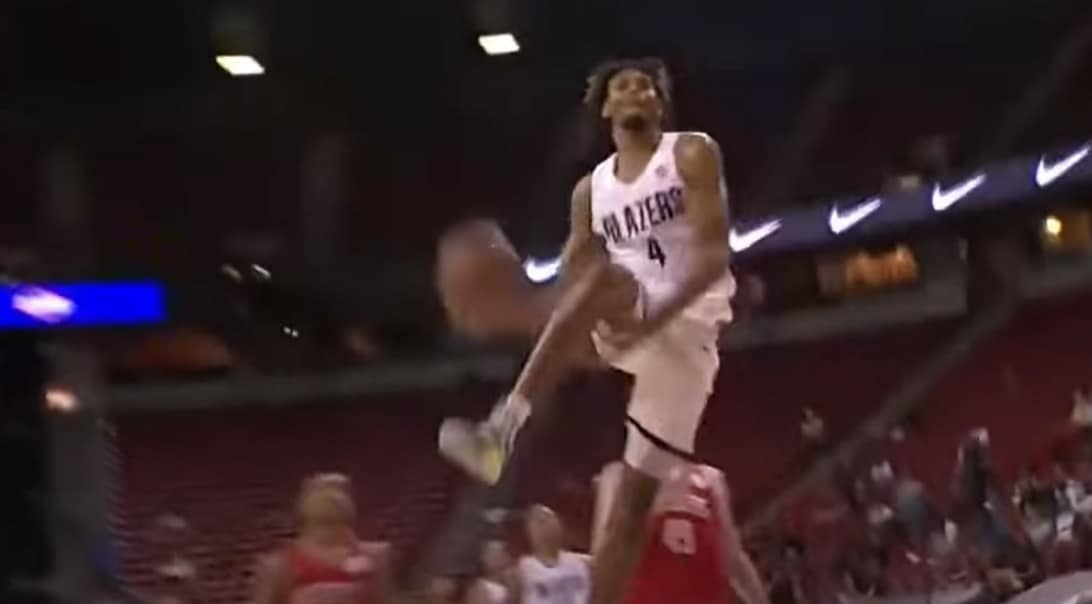 Ce dunk de Greg Brown a hypé LeBron James