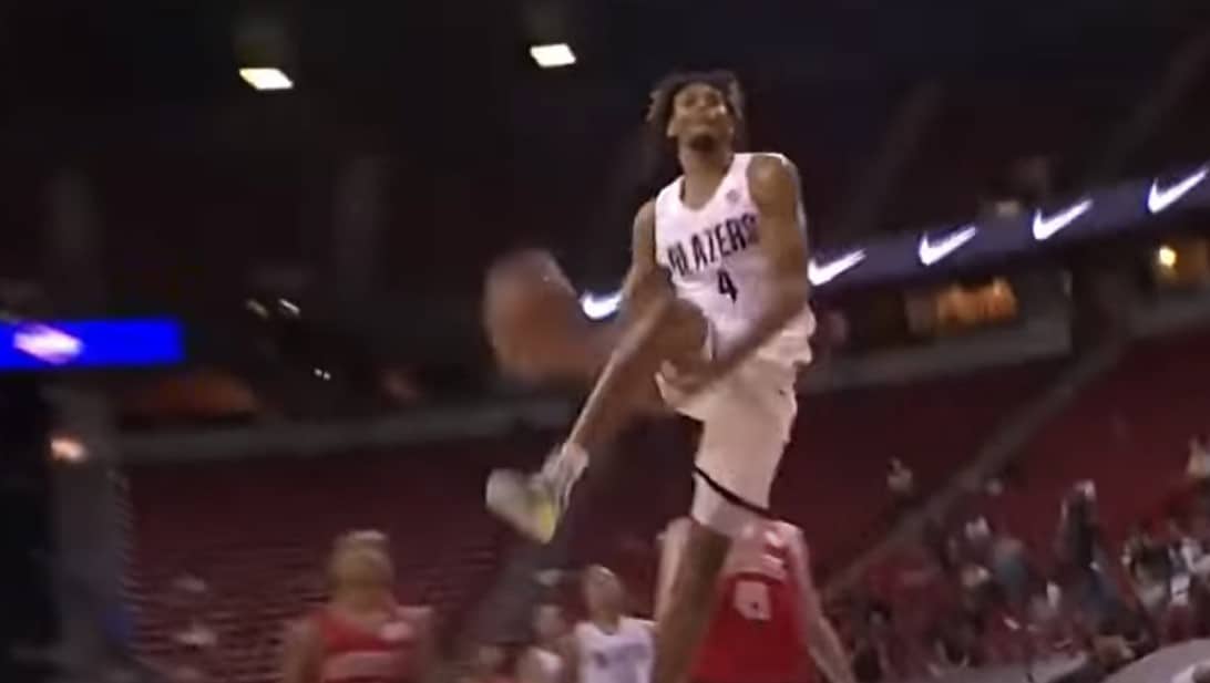 Ce dunk de Greg Brown a hypé LeBron James