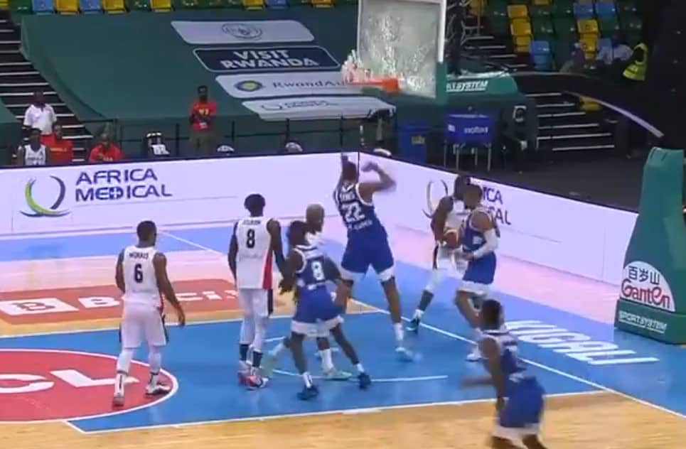 Walter Tavares brise un panneau après un dunk à l’Afrobasket !