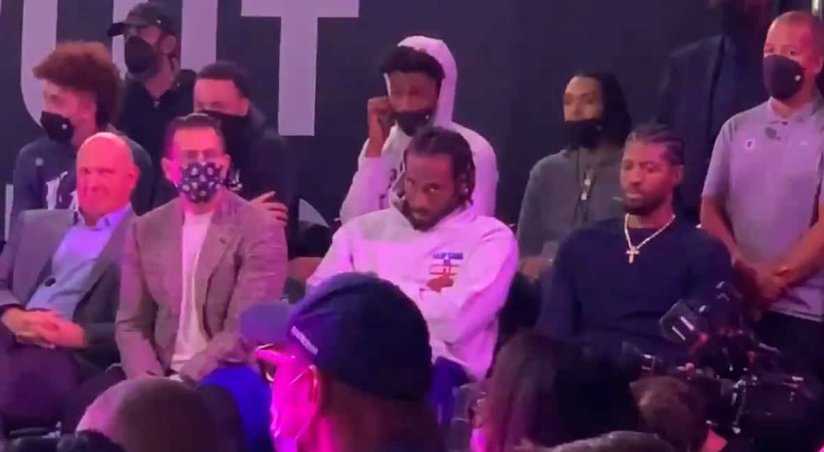 Kawhi s’ennuie ferme à la cérémonie des Clippers… et n’arrive pas à le cacher