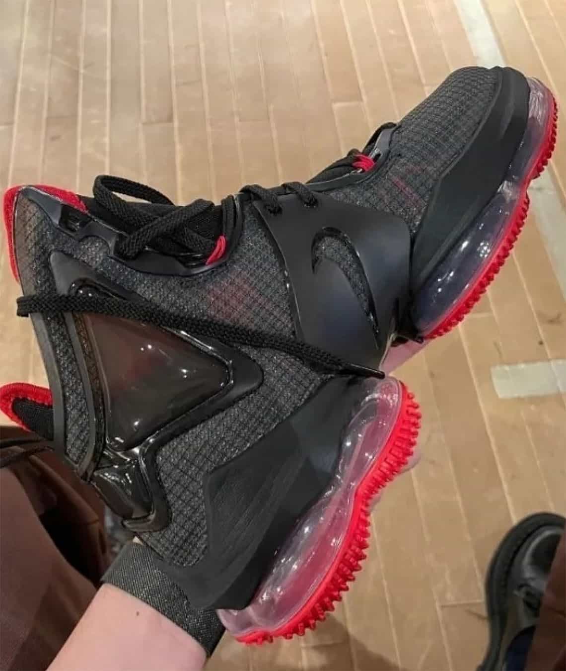 LeBron 19