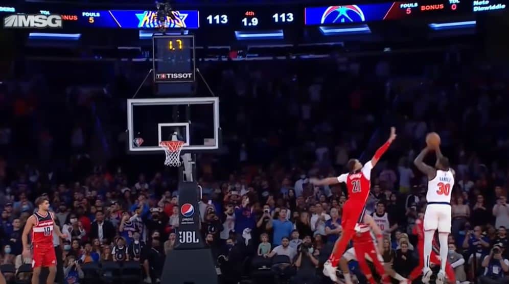 Et un buzzer beater pour la gagne pour Julius Randle !