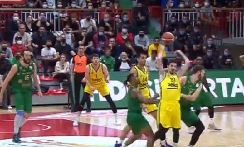 Nando De Colo est un génie, cette passe doit entrer au Louvre