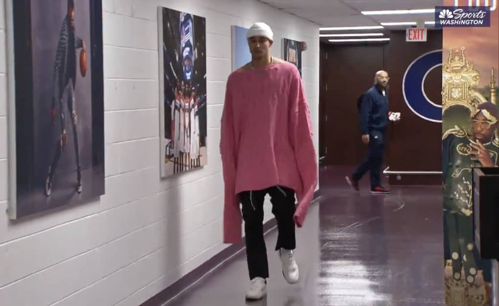 Kyle Kuzma débarque avec une tenue complètement WTF… désolé, on n’a plus les mots