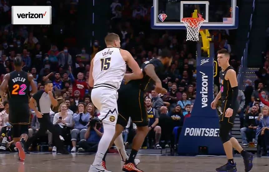 Nikola Jokic et Markieff Morris expulsés pour des gestes bien moches