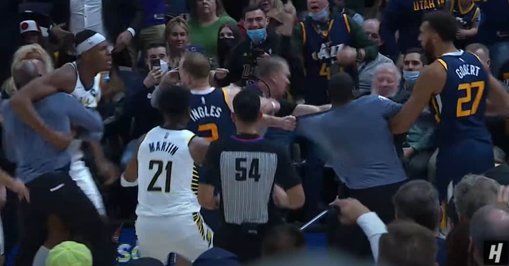 Début de bagarre entre Rudy Gobert et Myles Turner, mêlée générale et quatre joueurs expulsés