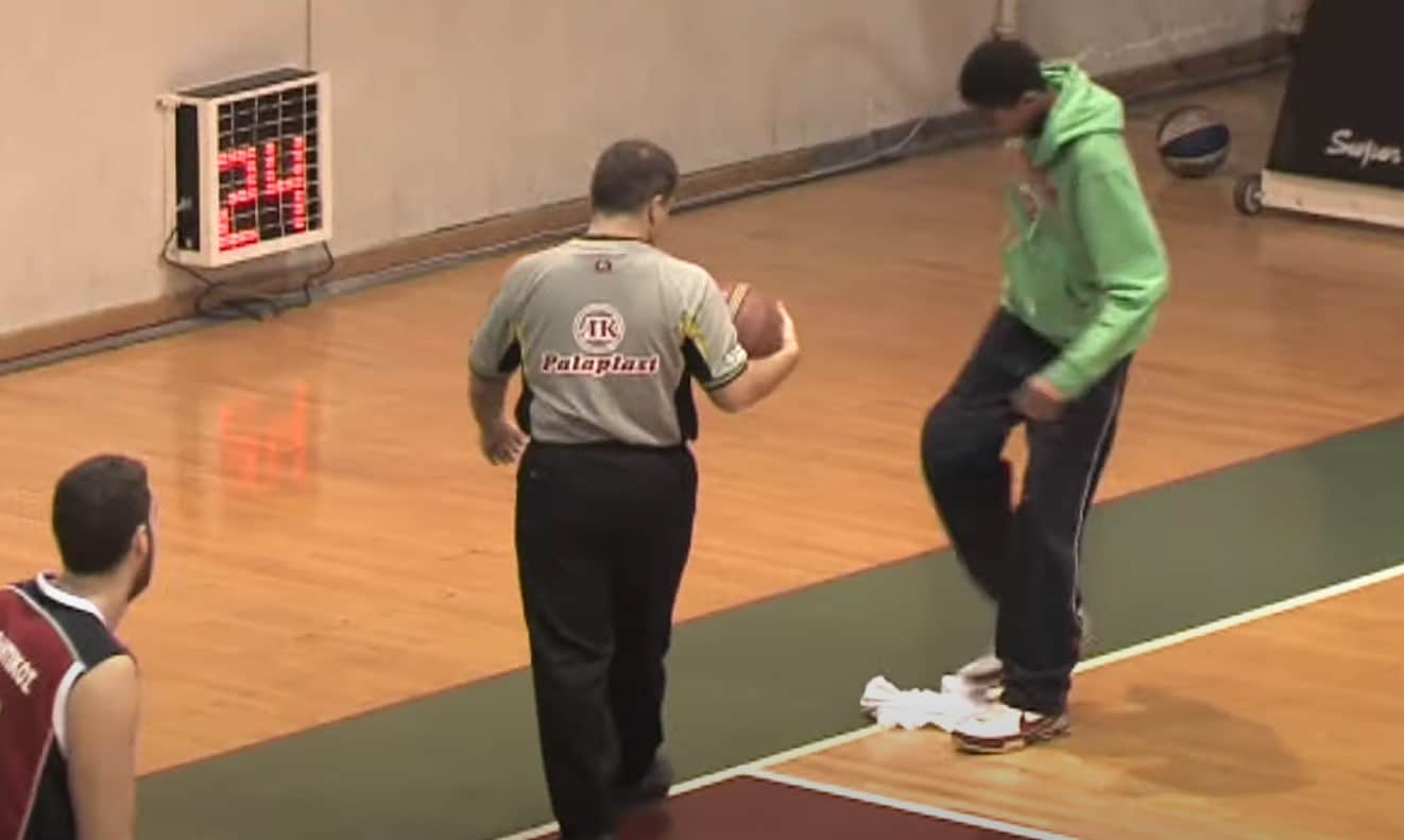 Giannis Antetokounmpo essuyait le sol du gymnase en Grèce 3 ans avant sa Draft