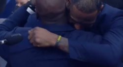 L’image de la soirée : LeBron James et Michael Jordan, un câlin entre GOAT