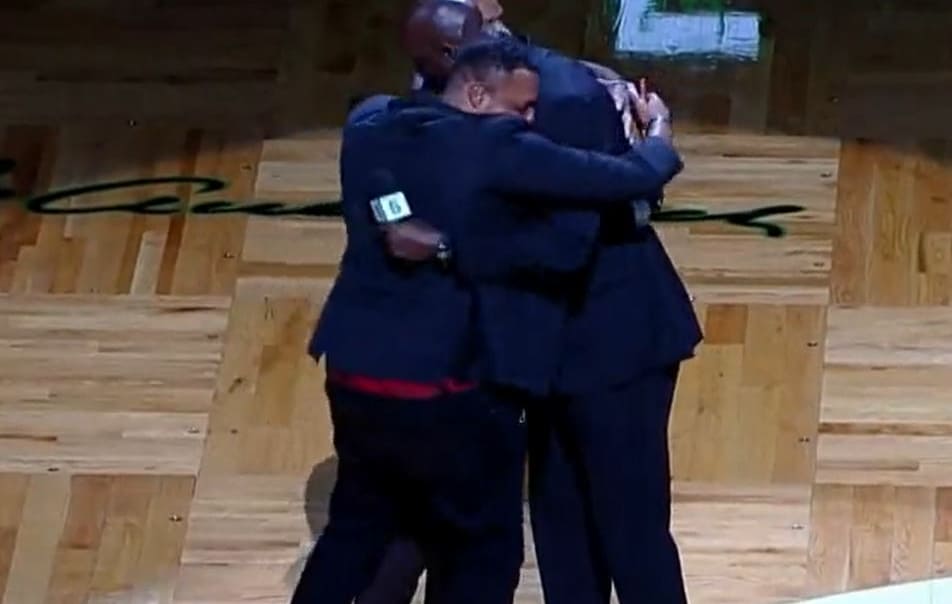 L’image de la soirée : Kevin Garnett, Ray Allen et Paul Pierce enlacés, enfin en paix