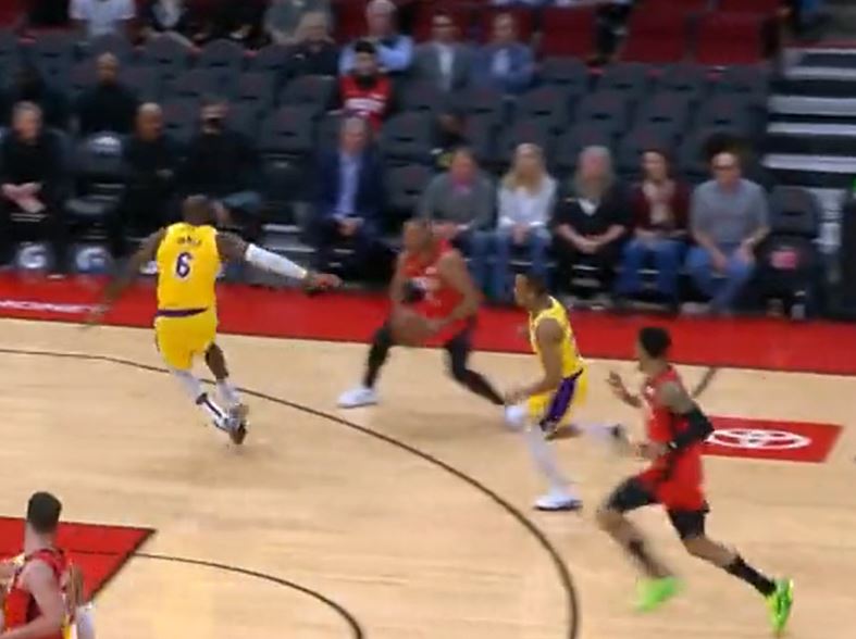 LeBron James méchamment crossé par Eric Gordon