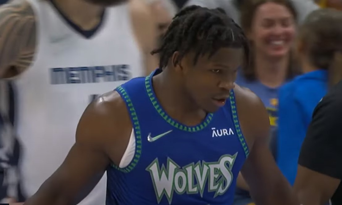 Anthony Edwards frappe fort pour ses débuts en PO, Minnesota surprend Memphis