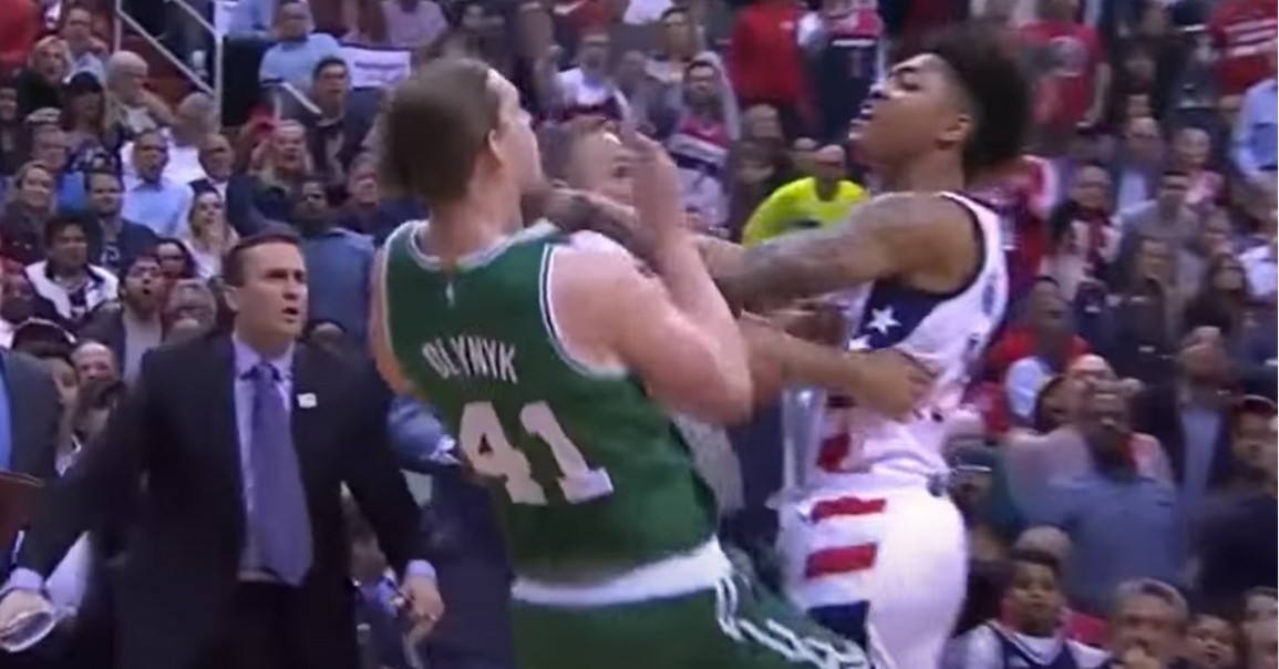 « Quoi ?! Il y a deux connards qui s’appellent Kelly en NBA ? »