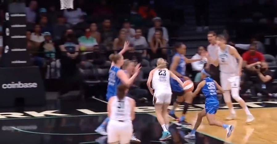 Marine Johannès lâche une passe magique contre Chicago