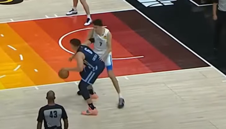 Chet Holmgren bousculé par un ex-coéquipier, OKC domine Memphis