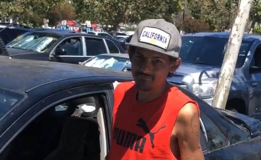 Un sosie incroyable de Trae Young se balade en toute liberté en Californie