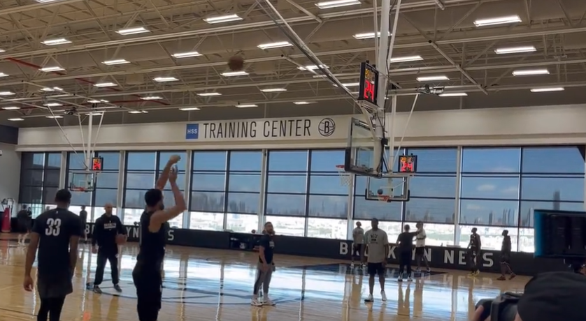 Ben Simmons veut tirer à 3 points cette saison, il s’y entraîne déjà